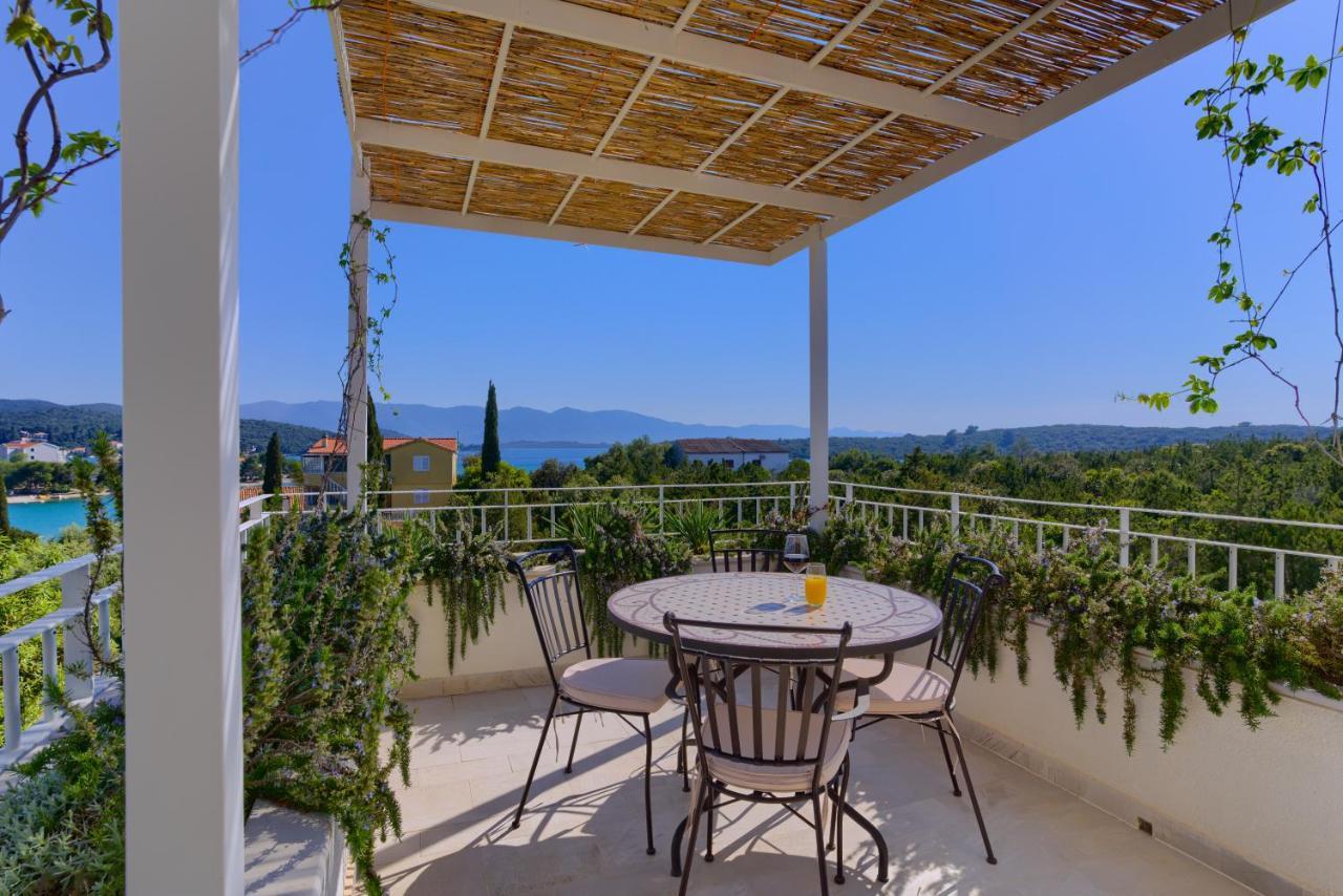 Villa Vera Loviste Exterior photo